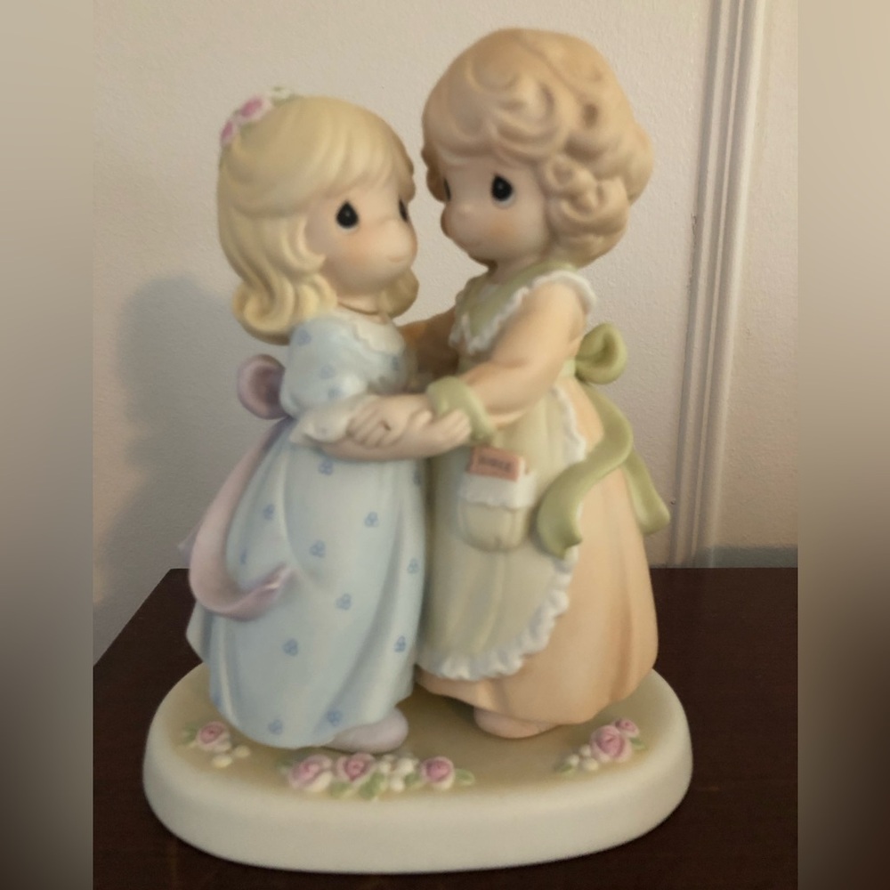 Precious Moments Porcelain Figurine - a very special bond new no box